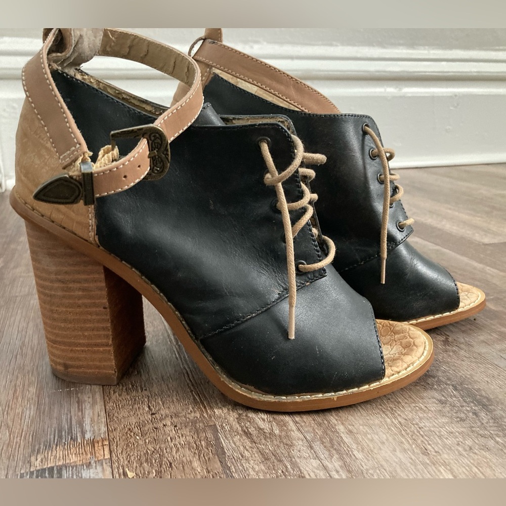 Kelsie Dagger Genuine Leather Open Toe Buckled Bootie Size 9.